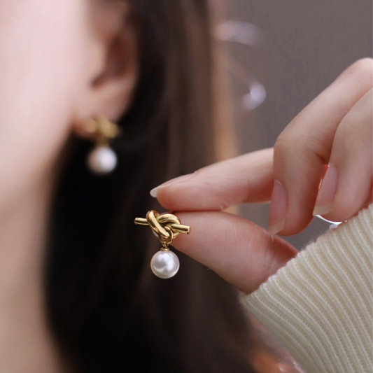 Pendientes Nudo y Perla Acero Titanio